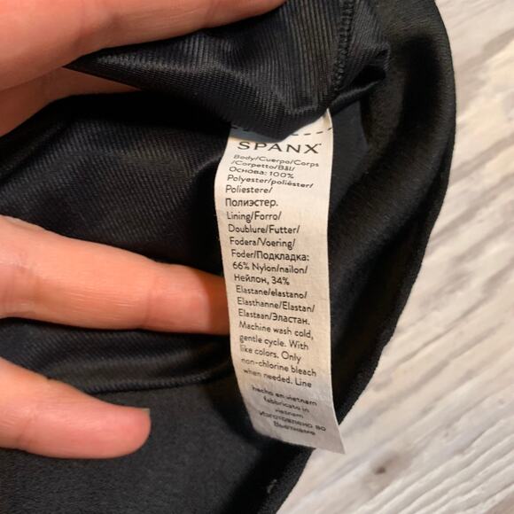 NWT Spanx Reversible Cami Black Crepe Satin Tank Top Medium Date Night Staple - Picture 6 of 9